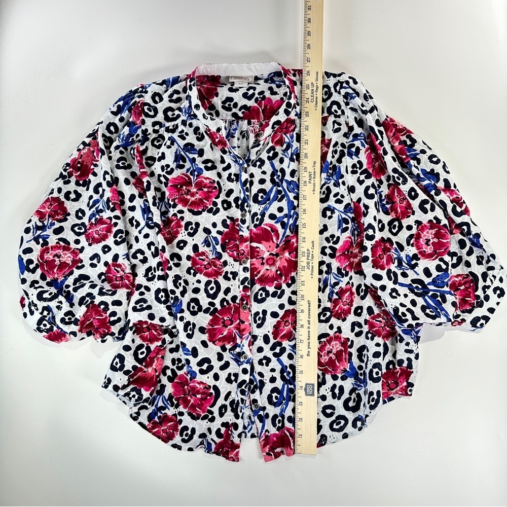 Ariat women’s eyelet blouse bold floral and animal print oversized size small - Picture 12 of 12